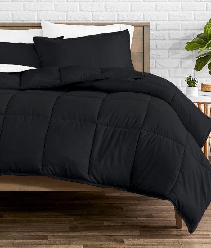 Full/Double size Luxuriously Soft Down Alternative Comforter Set in Black