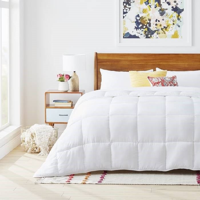 Full Size Cozy All Seasons Plush White Polyester Down Alternative Comforter - Image 2