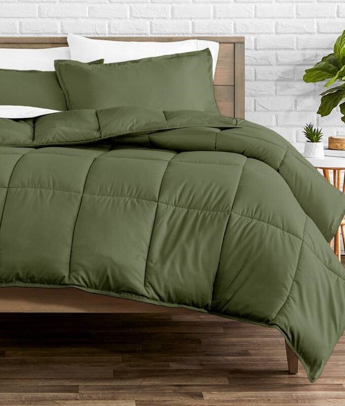 King/Cal King Wrinkle-Resistant Down Alternative Comforter Set in Olive Green