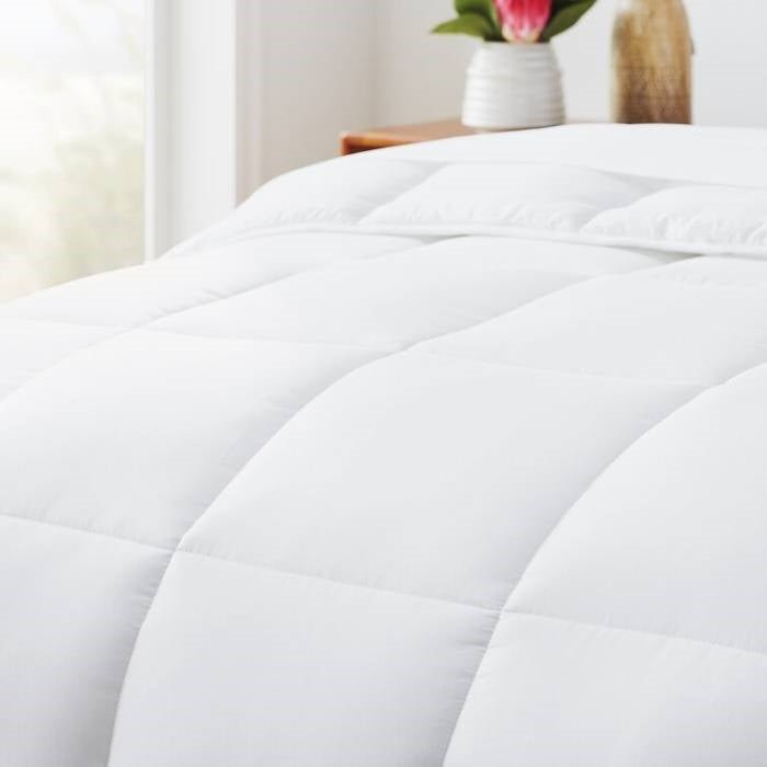 Queen Size Cozy All Seasons Plush White Polyester Down Alternative Comforter - Image 4