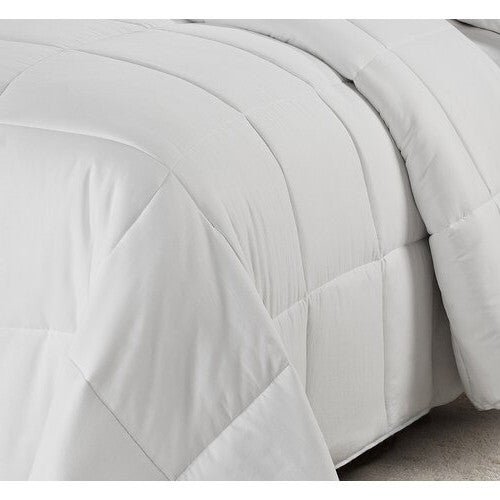 King/Cal King Traditional Microfiber Reversible 3 Piece Comforter Set in White - Image 3