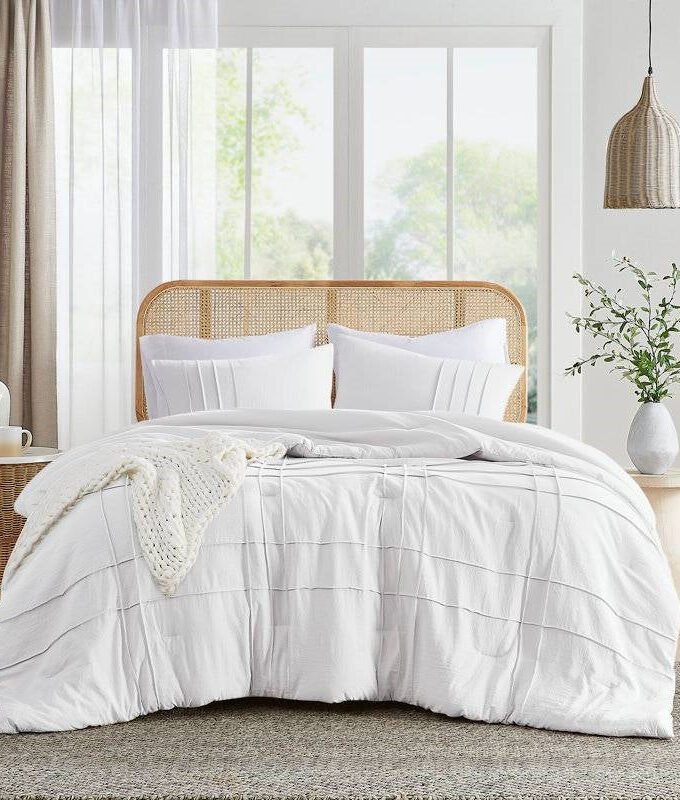 Twin/Twin XL Microfiber Pleated Soft Washed Comforter Set White
