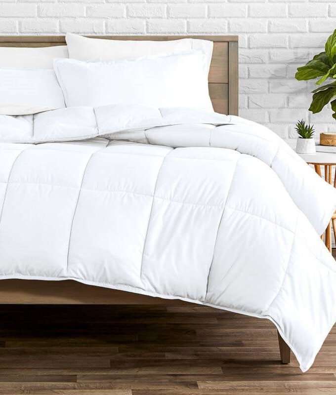 Twin/Twin XL size Super Soft Microfiber Down Alternative Comforter Set White
