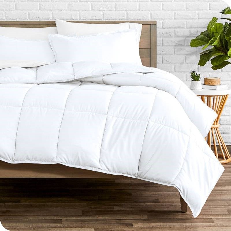 Twin/Twin XL size Super Soft Microfiber Down Alternative Comforter Set White